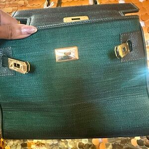 Elegant Green Shoulder Bag